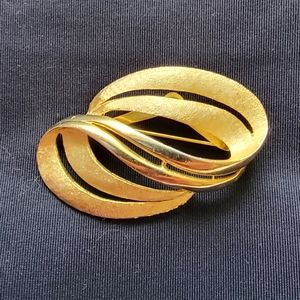 💰🌟 3 for $13 Vintage Gold Brooch
